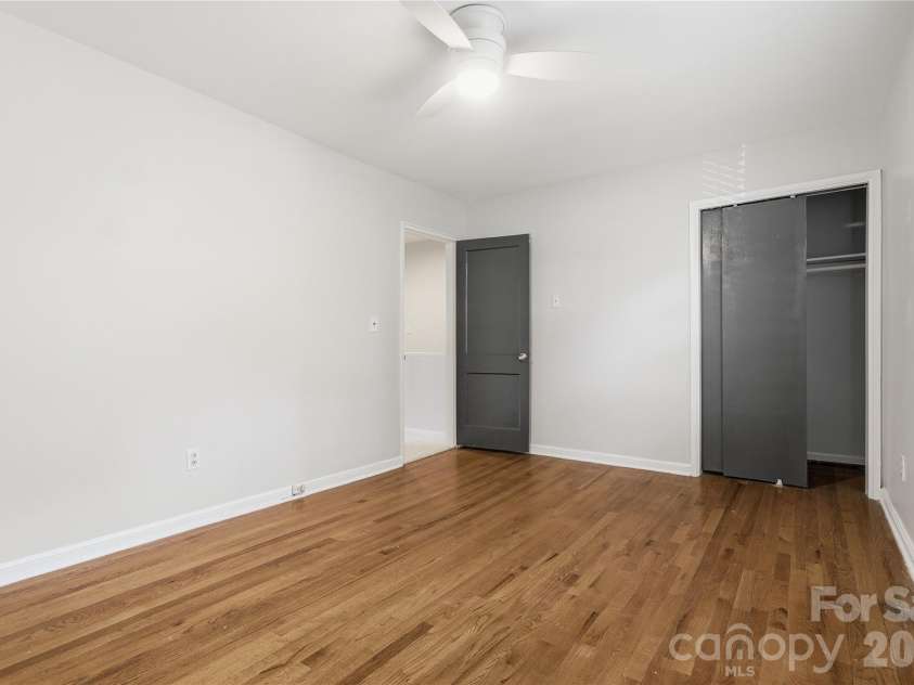 525 Wakefield Drive, Charlotte, NC 28209.  MLS# CAR4391930, YatesRealty ID 32176. 
