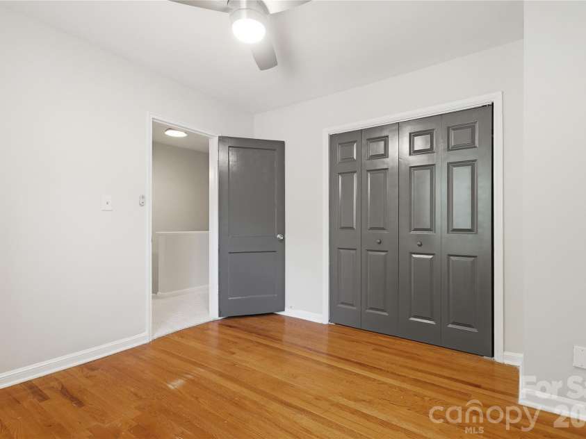 525 Wakefield Drive, Charlotte, NC 28209.  MLS# CAR4391930, YatesRealty ID 32176. 