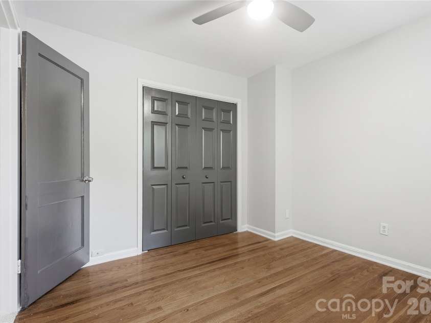 525 Wakefield Drive, Charlotte, NC 28209.  MLS# CAR4391930, YatesRealty ID 32176. 
