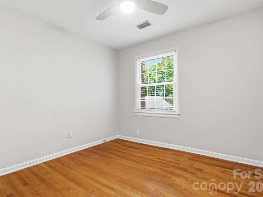525 Wakefield Drive, Charlotte, NC 28209.  MLS# CAR4391930, YatesRealty ID 32176. 