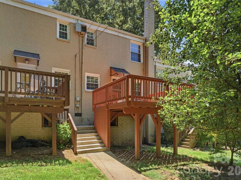 525 Wakefield Drive, Charlotte, NC 28209.  MLS# CAR4391930, YatesRealty ID 32176. 