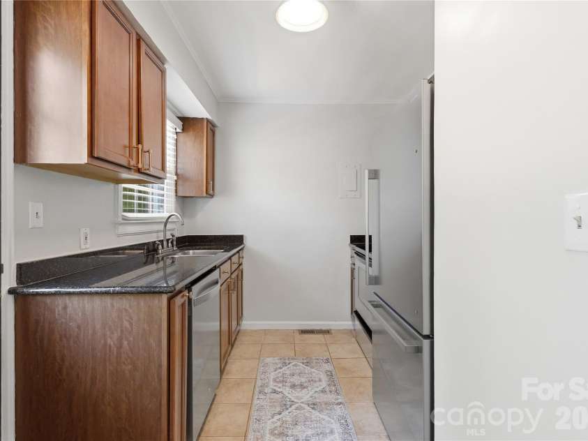 525 Wakefield Drive, Charlotte, NC 28209.  MLS# CAR4391930, YatesRealty ID 32176. Charming chef's kitchen that opens to dining room