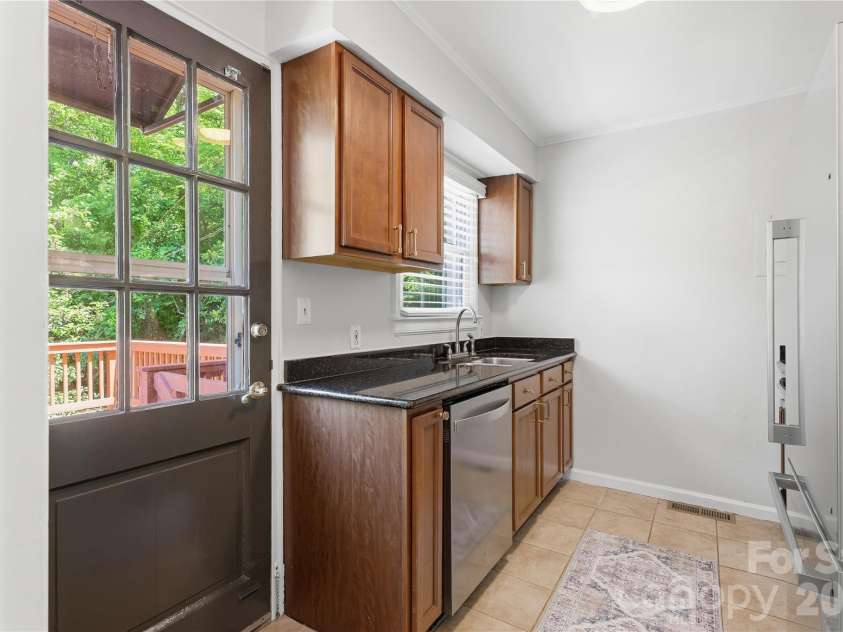 525 Wakefield Drive, Charlotte, NC 28209.  MLS# CAR4391930, YatesRealty ID 32176. Updated kitchen with access to dining room and oversized rear deck