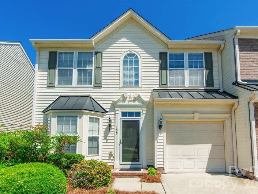 130 Autumn Falls Drive, Lake Wylie, SC 29710.  MLS# CAR4376431, YatesRealty ID 32177. 