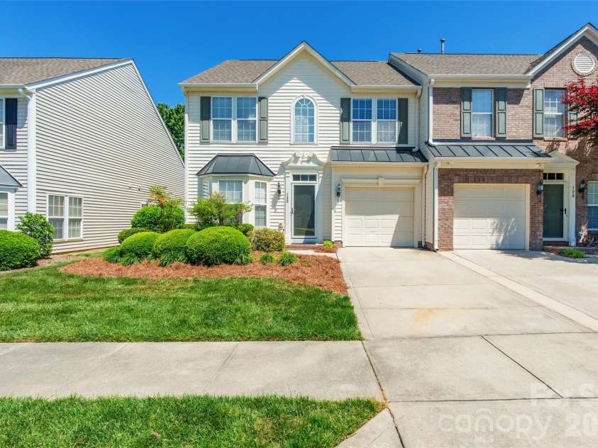 130 Autumn Falls Drive, Lake Wylie, SC 29710.  MLS# CAR4376431, YatesRealty ID 32177. 