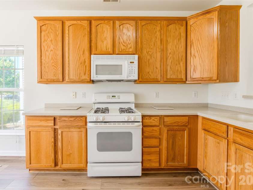 130 Autumn Falls Drive, Lake Wylie, SC 29710.  MLS# CAR4376431, YatesRealty ID 32177. 
