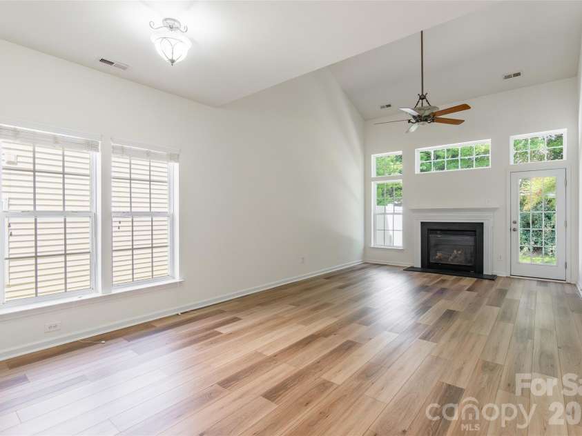 130 Autumn Falls Drive, Lake Wylie, SC 29710.  MLS# CAR4376431, YatesRealty ID 32177. 