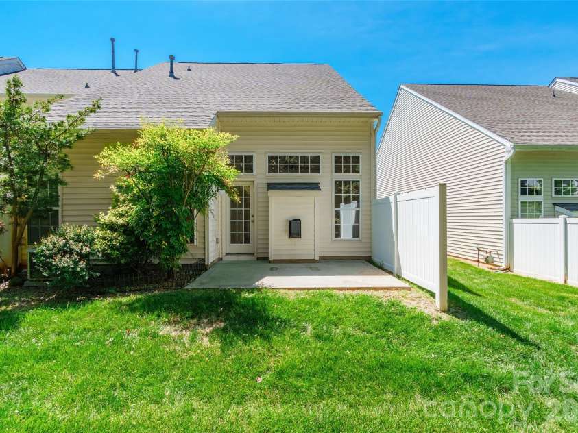 130 Autumn Falls Drive, Lake Wylie, SC 29710.  MLS# CAR4376431, YatesRealty ID 32177. 