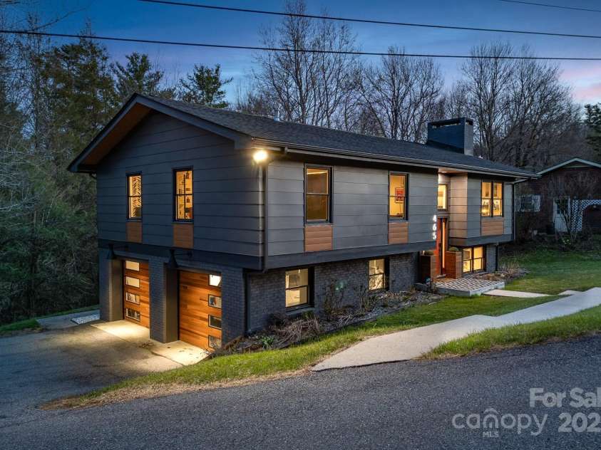 465 Highland Avenue, Boone, NC 28607.  MLS# CAR4292761, YatesRealty ID 32177. 