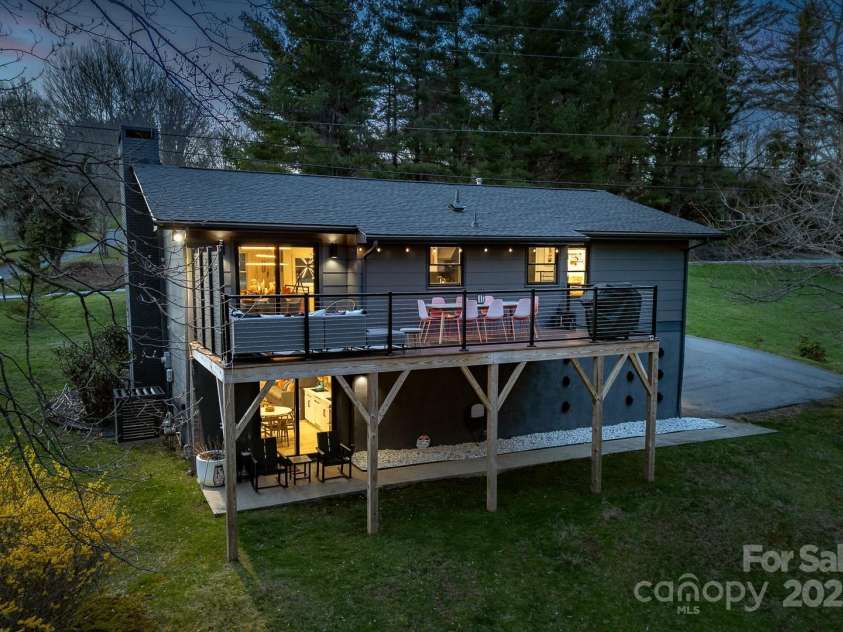 465 Highland Avenue, Boone, NC 28607.  MLS# CAR4292761, YatesRealty ID 32177. 