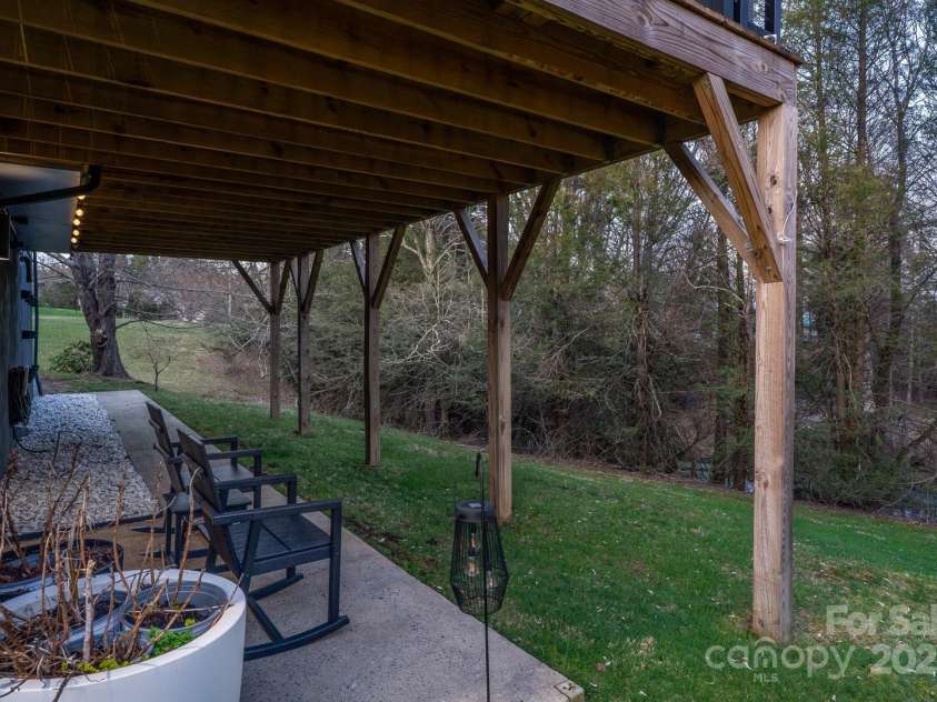 465 Highland Avenue, Boone, NC 28607.  MLS# CAR4292761, YatesRealty ID 32177. 