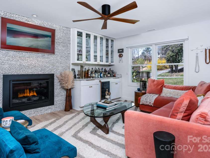 465 Highland Avenue, Boone, NC 28607.  MLS# CAR4292761, YatesRealty ID 32177. 