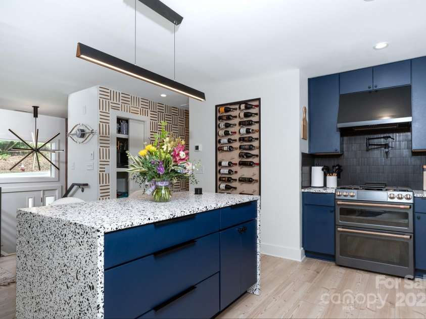 465 Highland Avenue, Boone, NC 28607.  MLS# CAR4292761, YatesRealty ID 32177. 