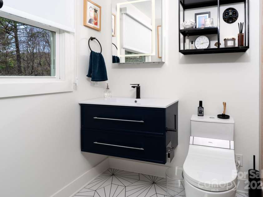 465 Highland Avenue, Boone, NC 28607.  MLS# CAR4292761, YatesRealty ID 32177. 