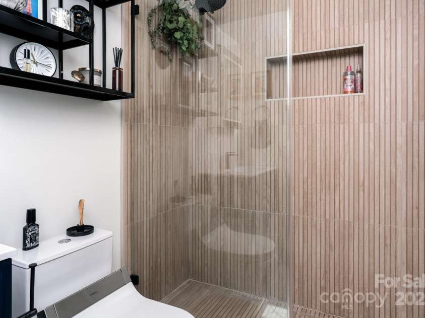 465 Highland Avenue, Boone, NC 28607.  MLS# CAR4292761, YatesRealty ID 32177. 