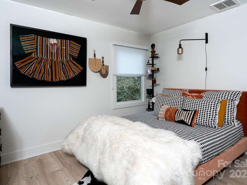 465 Highland Avenue, Boone, NC 28607.  MLS# CAR4292761, YatesRealty ID 32177. 