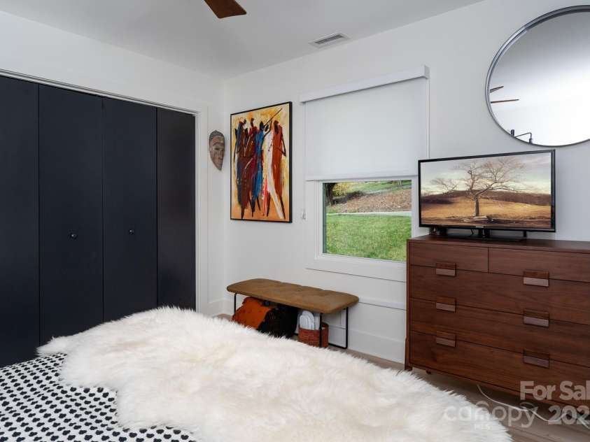 465 Highland Avenue, Boone, NC 28607.  MLS# CAR4292761, YatesRealty ID 32177. 