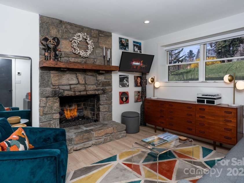 465 Highland Avenue, Boone, NC 28607.  MLS# CAR4292761, YatesRealty ID 32177. 