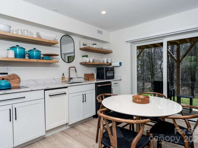 465 Highland Avenue, Boone, NC 28607.  MLS# CAR4292761, YatesRealty ID 32177. 