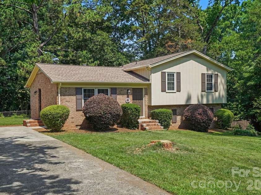 1821 Huntington Place, Rock Hill, SC 29732.  MLS# CAR4369280, YatesRealty ID 32179. 