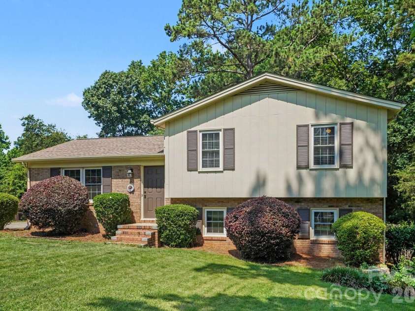 1821 Huntington Place, Rock Hill, SC 29732.  MLS# CAR4369280, YatesRealty ID 32179. 
