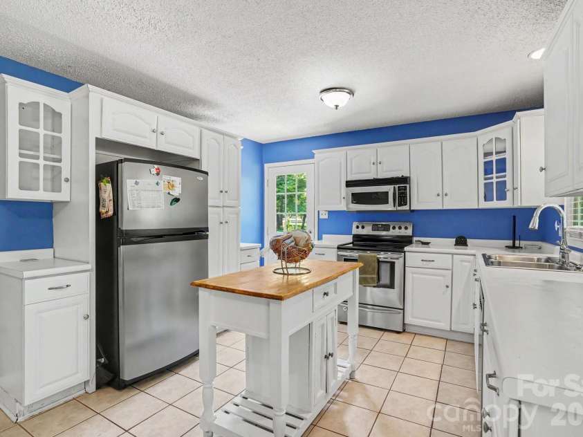 1821 Huntington Place, Rock Hill, SC 29732.  MLS# CAR4369280, YatesRealty ID 32179. 