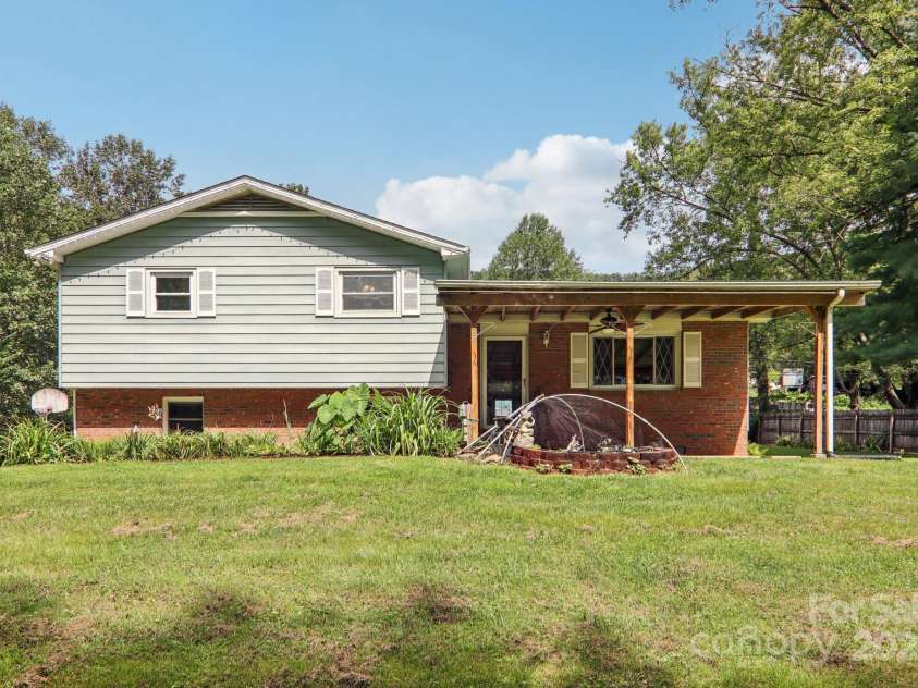 264 Cashdon Drive, Mills River, NC 28759.  MLS# CAR4292467, YatesRealty ID 32179. 