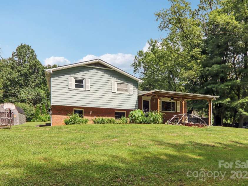 264 Cashdon Drive, Mills River, NC 28759.  MLS# CAR4292467, YatesRealty ID 32179. 