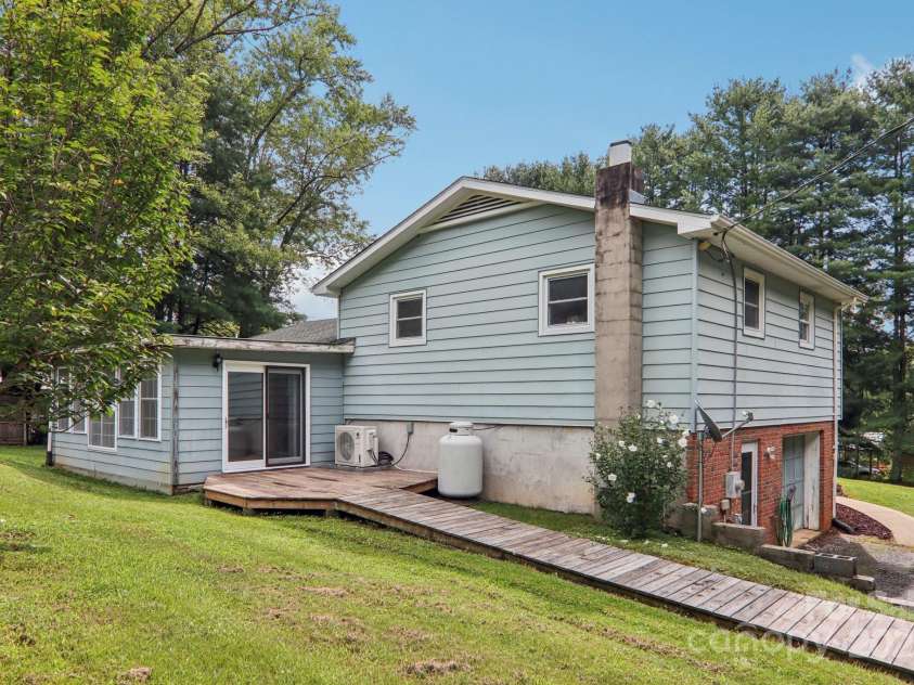 264 Cashdon Drive, Mills River, NC 28759.  MLS# CAR4292467, YatesRealty ID 32179. 