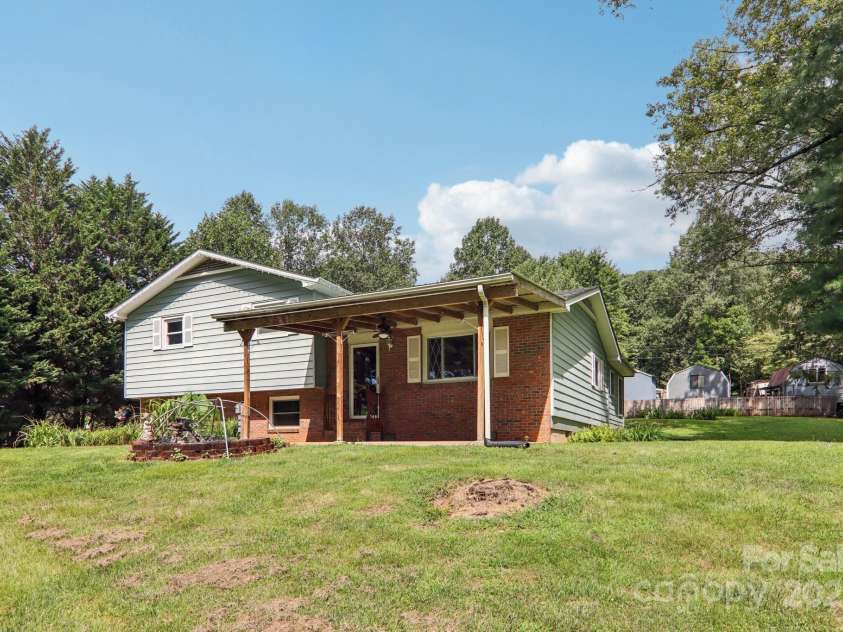 264 Cashdon Drive, Mills River, NC 28759.  MLS# CAR4292467, YatesRealty ID 32179. 
