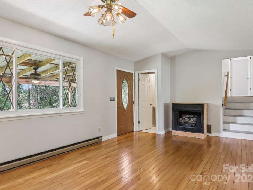 264 Cashdon Drive, Mills River, NC 28759.  MLS# CAR4292467, YatesRealty ID 32179. 