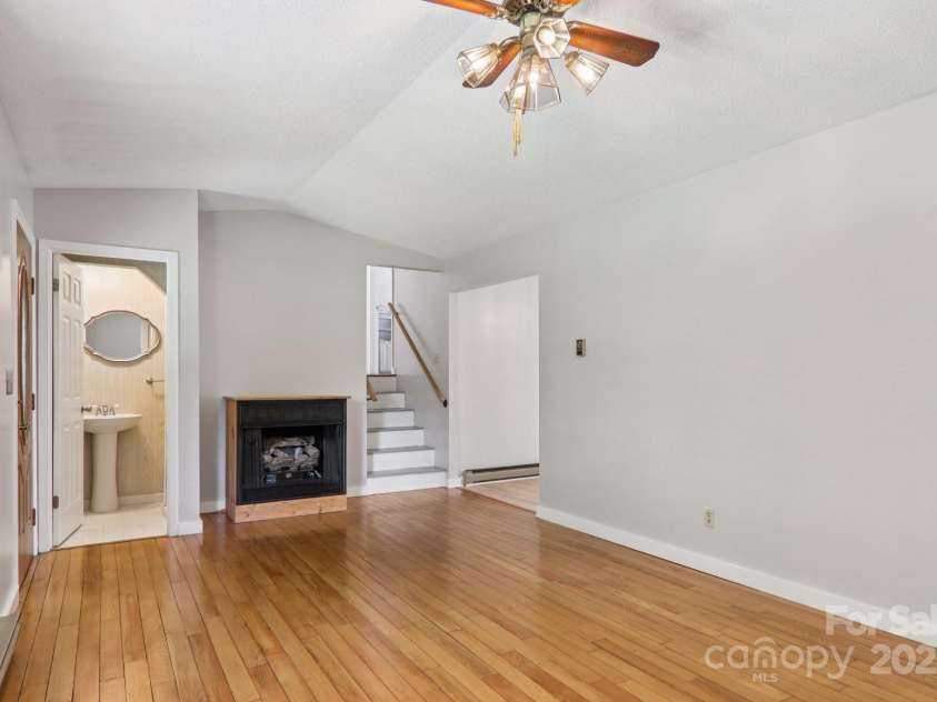 264 Cashdon Drive, Mills River, NC 28759.  MLS# CAR4292467, YatesRealty ID 32179. 