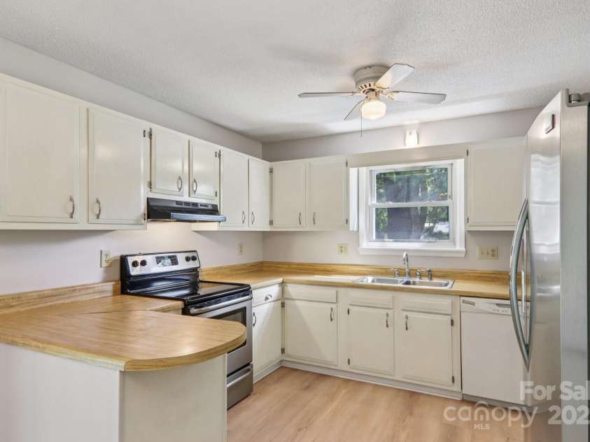 264 Cashdon Drive, Mills River, NC 28759.  MLS# CAR4292467, YatesRealty ID 32179. 