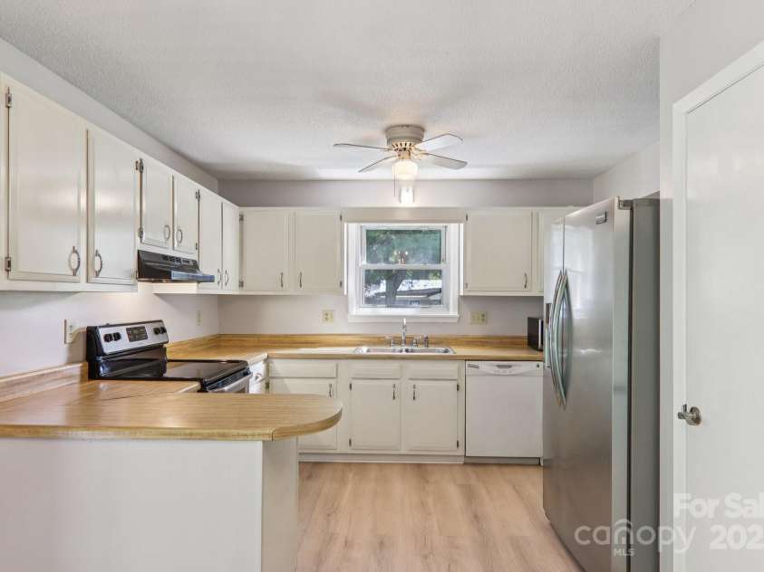 264 Cashdon Drive, Mills River, NC 28759.  MLS# CAR4292467, YatesRealty ID 32179. 