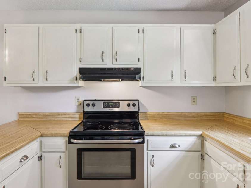 264 Cashdon Drive, Mills River, NC 28759.  MLS# CAR4292467, YatesRealty ID 32179. 