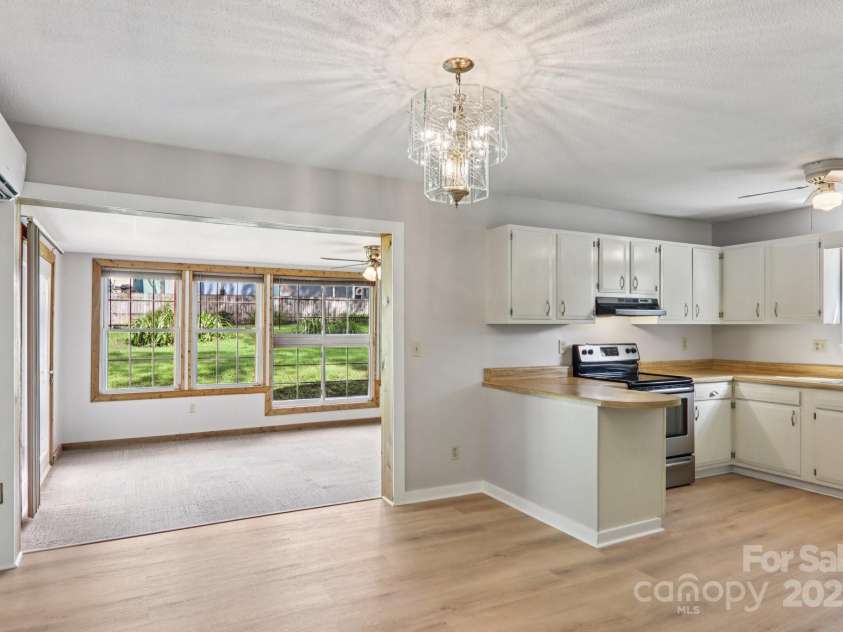 264 Cashdon Drive, Mills River, NC 28759.  MLS# CAR4292467, YatesRealty ID 32179. 