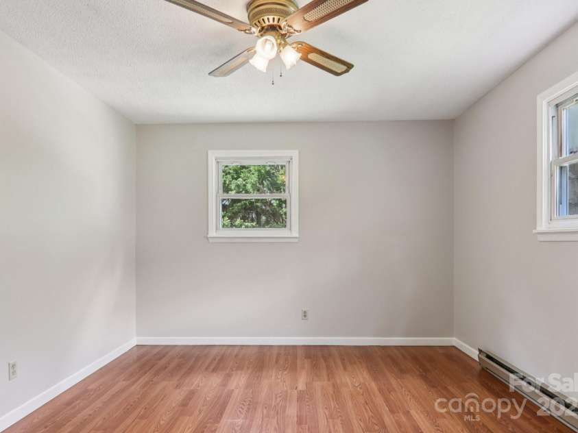 264 Cashdon Drive, Mills River, NC 28759.  MLS# CAR4292467, YatesRealty ID 32179. 