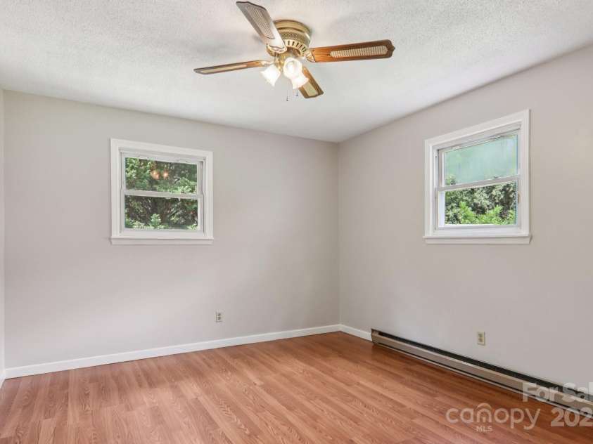 264 Cashdon Drive, Mills River, NC 28759.  MLS# CAR4292467, YatesRealty ID 32179. 