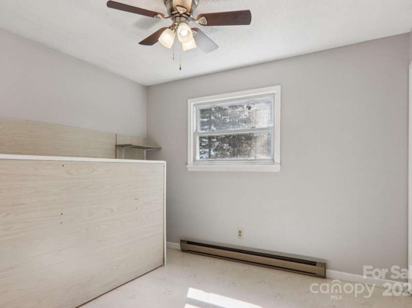 264 Cashdon Drive, Mills River, NC 28759.  MLS# CAR4292467, YatesRealty ID 32179. 