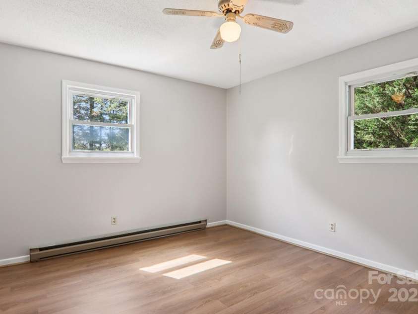 264 Cashdon Drive, Mills River, NC 28759.  MLS# CAR4292467, YatesRealty ID 32179. 