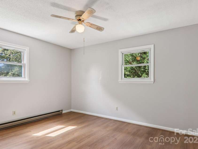 264 Cashdon Drive, Mills River, NC 28759.  MLS# CAR4292467, YatesRealty ID 32179. 