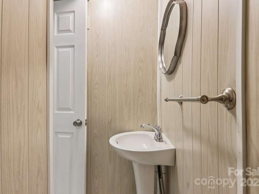 264 Cashdon Drive, Mills River, NC 28759.  MLS# CAR4292467, YatesRealty ID 32179. 