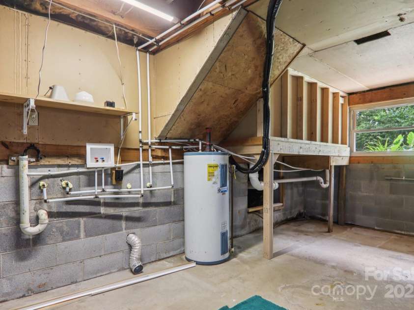 264 Cashdon Drive, Mills River, NC 28759.  MLS# CAR4292467, YatesRealty ID 32179. 