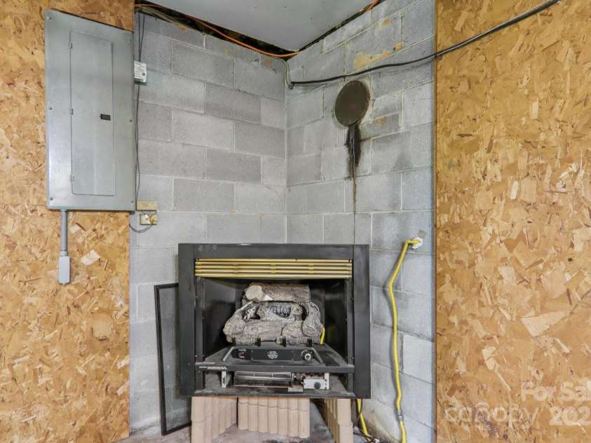 264 Cashdon Drive, Mills River, NC 28759.  MLS# CAR4292467, YatesRealty ID 32179. 