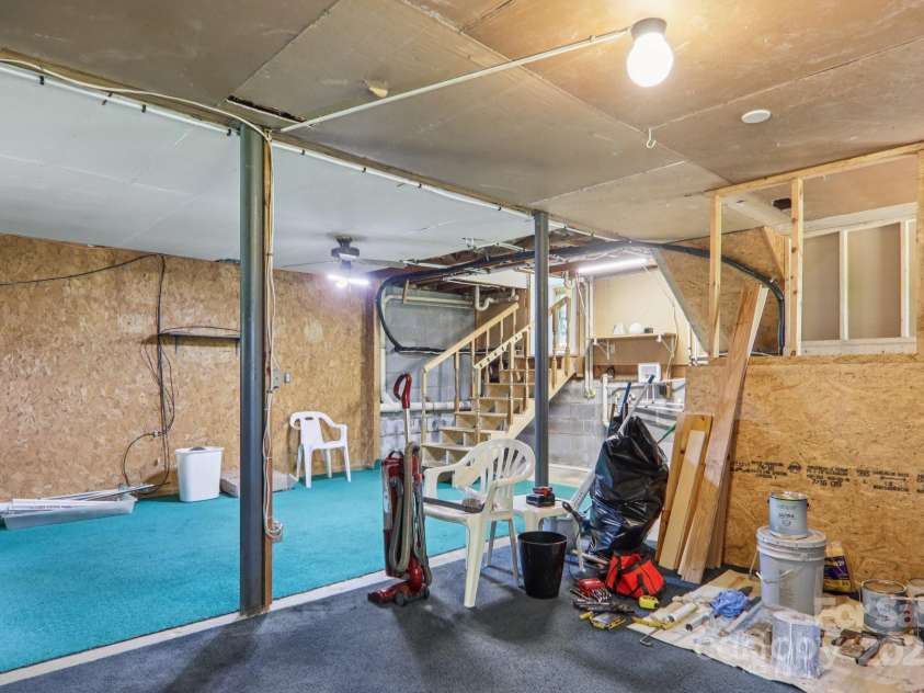 264 Cashdon Drive, Mills River, NC 28759.  MLS# CAR4292467, YatesRealty ID 32179. 