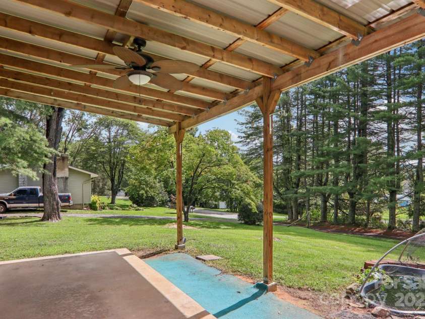 264 Cashdon Drive, Mills River, NC 28759.  MLS# CAR4292467, YatesRealty ID 32179. 