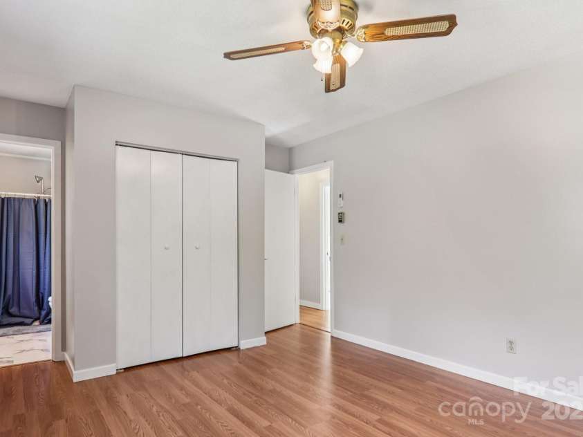 264 Cashdon Drive, Mills River, NC 28759.  MLS# CAR4292467, YatesRealty ID 32179. PRIMARY BED