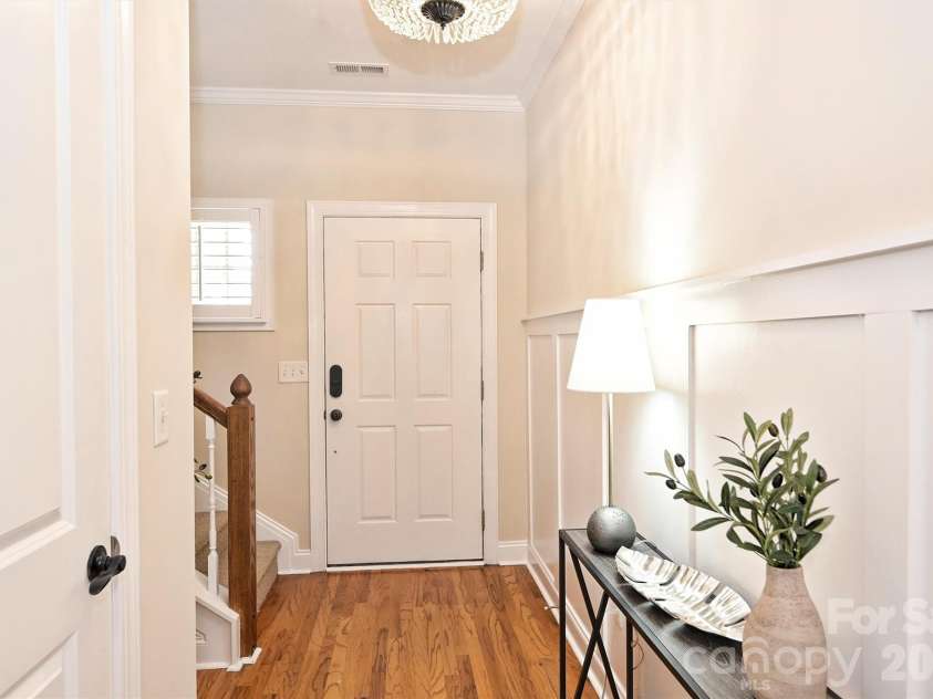 4617 Dabney Vigor Drive, Charlotte, NC 28209.  MLS# CAR4353975, YatesRealty ID 3218. 
