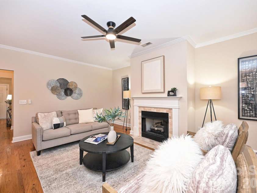 4617 Dabney Vigor Drive, Charlotte, NC 28209.  MLS# CAR4353975, YatesRealty ID 3218. 