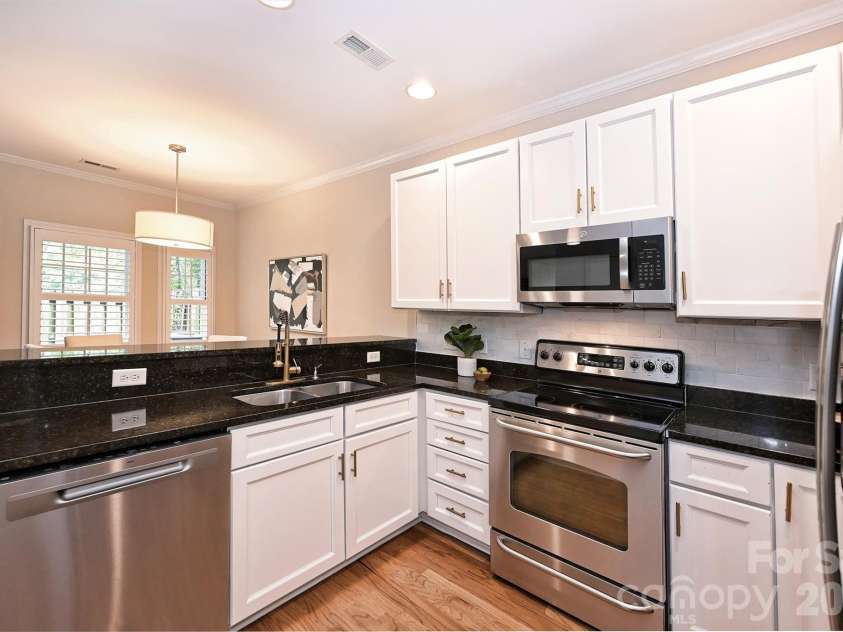 4617 Dabney Vigor Drive, Charlotte, NC 28209.  MLS# CAR4353975, YatesRealty ID 3218. 